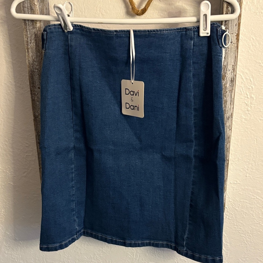 DAVI & DANI Blue Denim Pencil Skirt with White Trim - Picture 5 of 5
